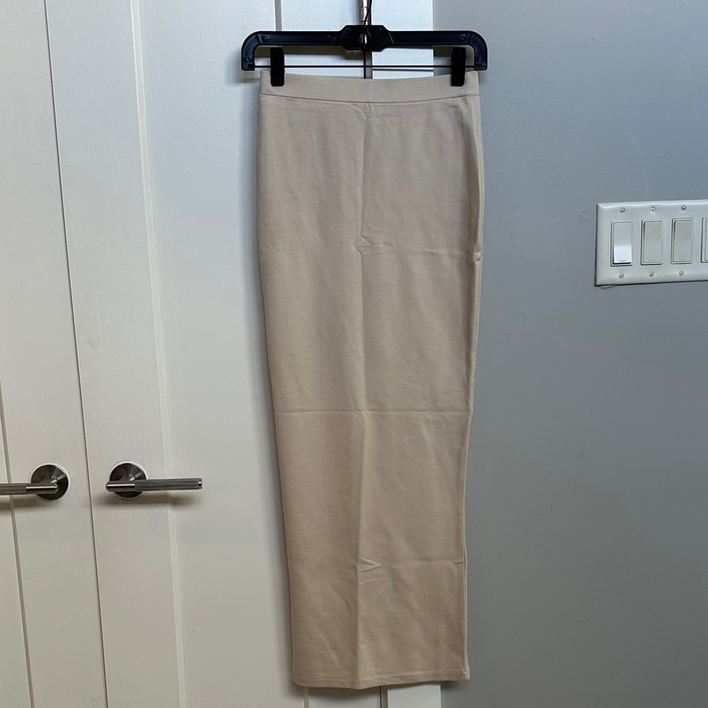 Fitted midi skirt